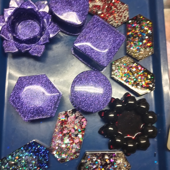 Keychains, tealight candles, boxes in diffrent shapes - Picture 1 of 1